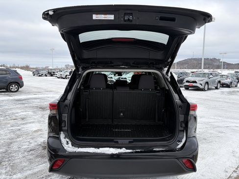 Certified 2023 Toyota Highlander LE image 5