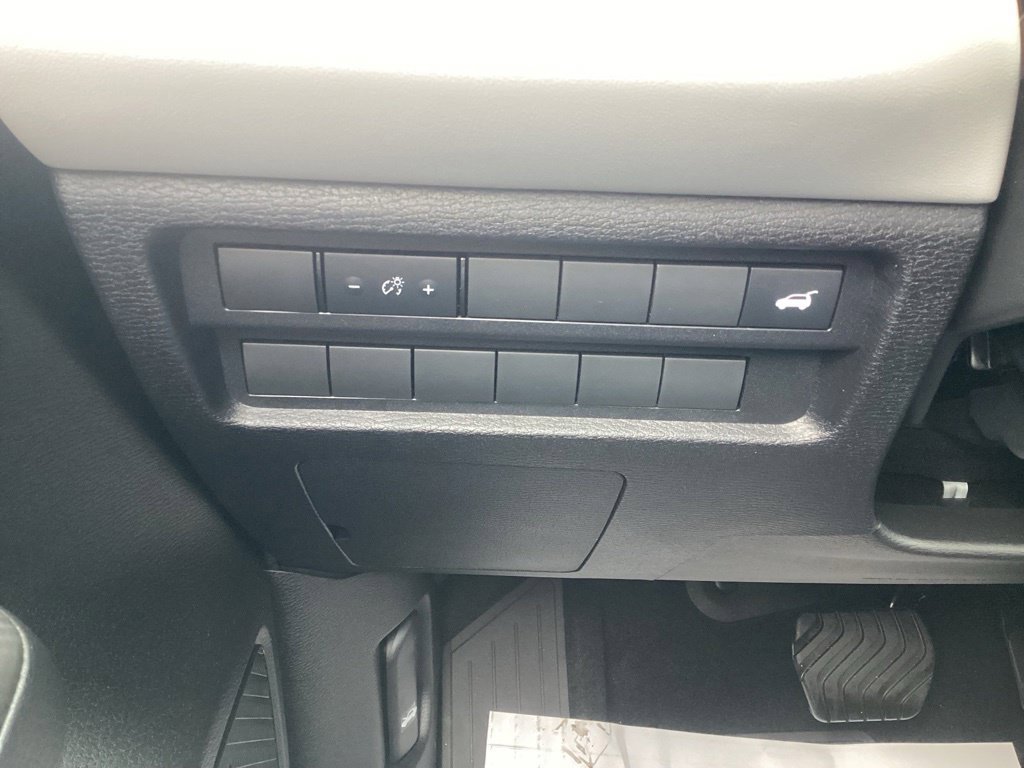 Used 2025 Mitsubishi Outlander AWD image 28