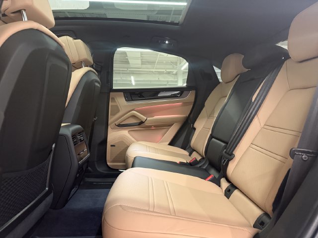 Certified 2026 Porsche Cayenne E-Hybrid Coupe AWD/4WD image 30