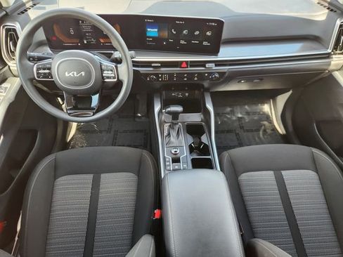 Used 2025 Kia Sorento LX image 26