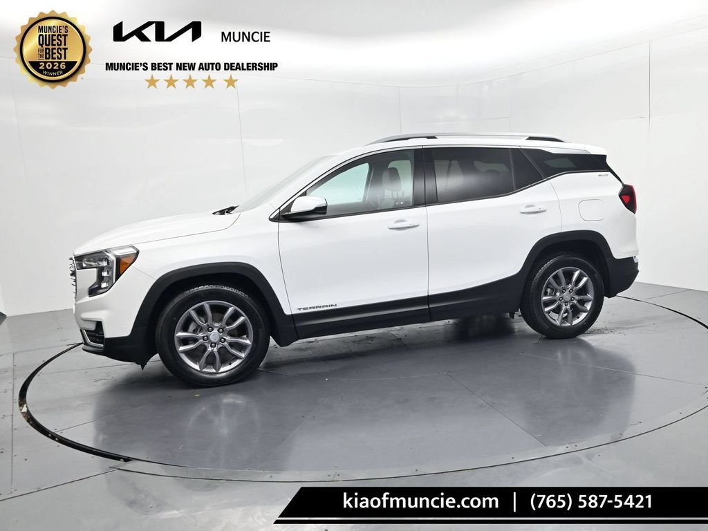 Used 2024 GMC Terrain SLT w/ Infotainment Package II FWD image 4