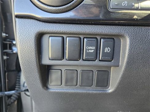 Used 2017 Nissan Titan SV image 21