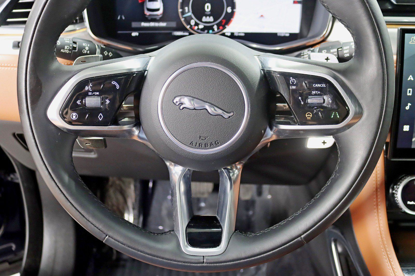 Used 2025 Jaguar F-PACE R-Dynamic S AWD/4WD image 16