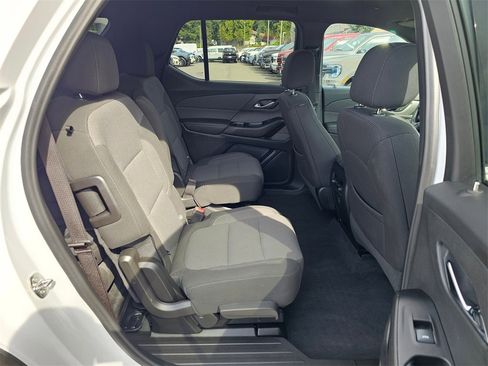 Used 2023 Chevrolet Traverse LT image 12