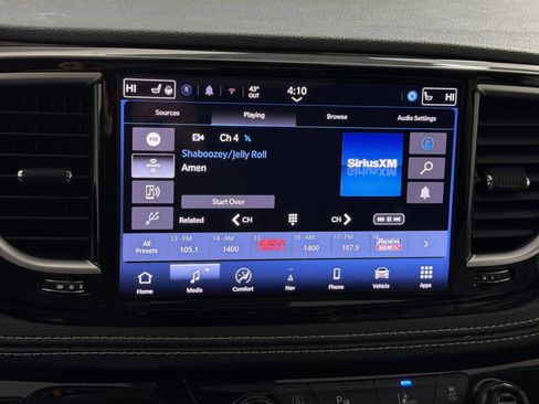 Used 2024 Chrysler Pacifica Limited image 18