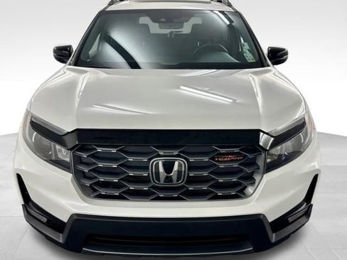 Used 2025 Honda Passport TrailSport image 3
