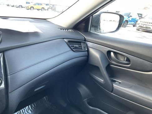 Used 2020 Nissan Rogue S image 25