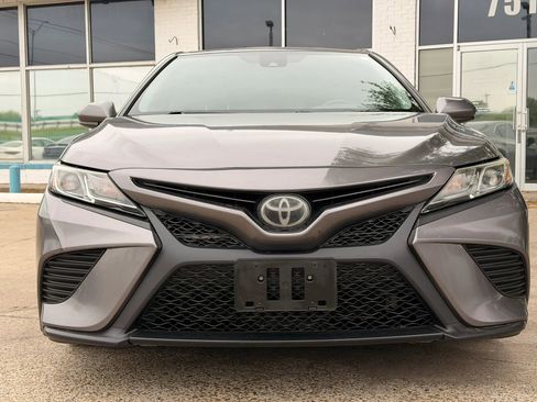 Used 2019 Toyota Camry SE w/ Carpet Mat Package image 8