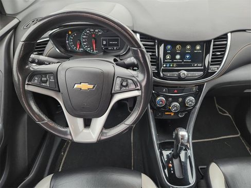 Used 2019 Chevrolet Trax Premier w/ Midnight Edition image 29