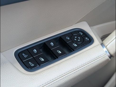 Used 2021 Porsche Cayenne AWD/4WD image 11