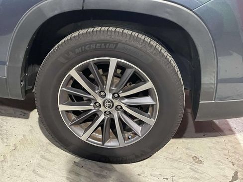 Used 2019 Toyota Highlander XLE FWD image 6