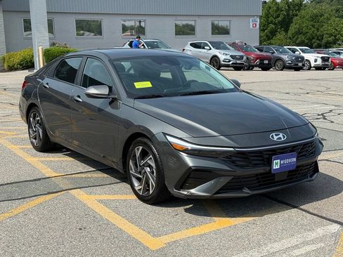 Used 2024 Hyundai Elantra Limited FWD image 8