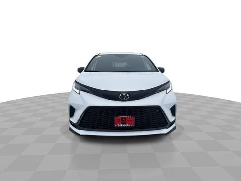 Used 2026 Toyota Sienna XSE image 3