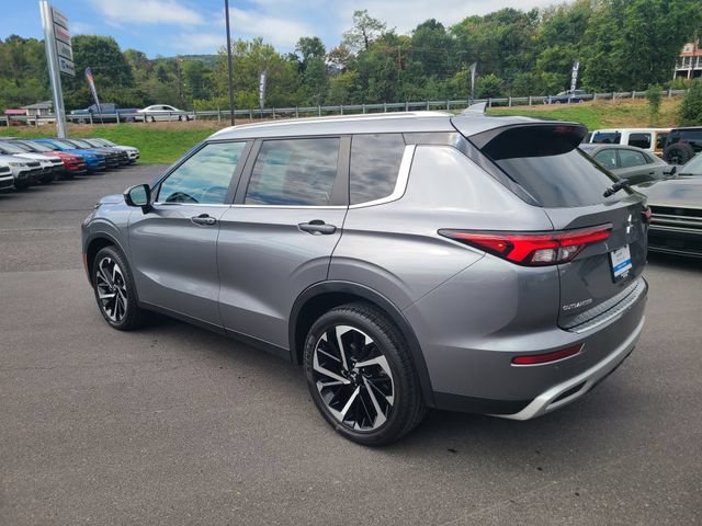 Used 2023 Mitsubishi Outlander SE AWD/4WD image 3