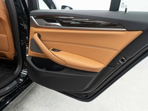 Used 2023 BMW 530e xDrive w/ Premium Package image 33