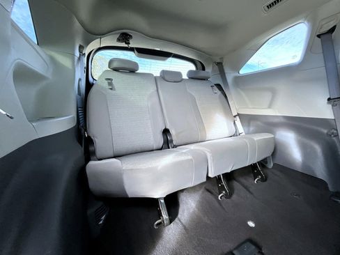 Used 2024 Toyota Sienna LE image 21
