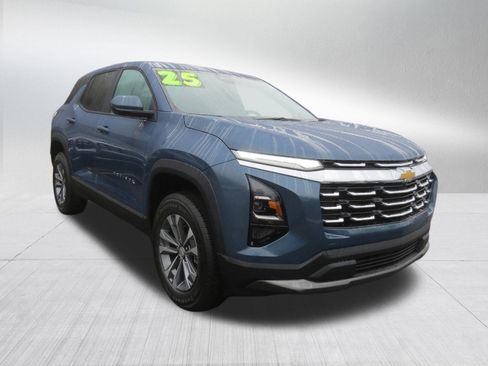 New 2025 Chevrolet Equinox LT image 2