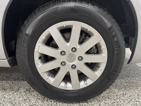 Used 2014 Chrysler Town & Country Touring image 30