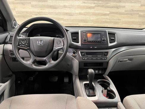 Used 2019 Honda Pilot LX image 2