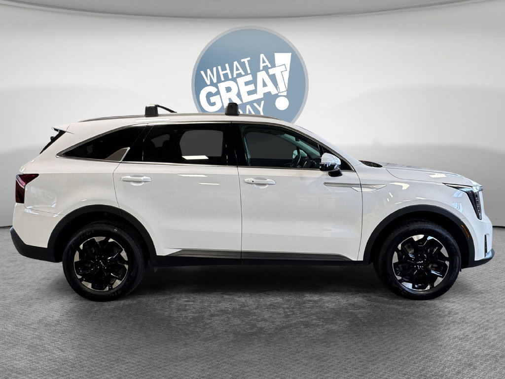 Certified 2024 Kia Sorento S w/ Panoramic Sunroof Package AWD/4WD image 2