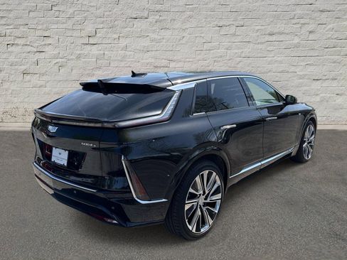 Used 2024 Cadillac Lyriq Luxury w/ LPO, Floor Liner Package AWD/4WD image 5