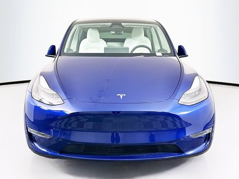 Used 2024 Tesla Model Y Long Range AWD/4WD image 2