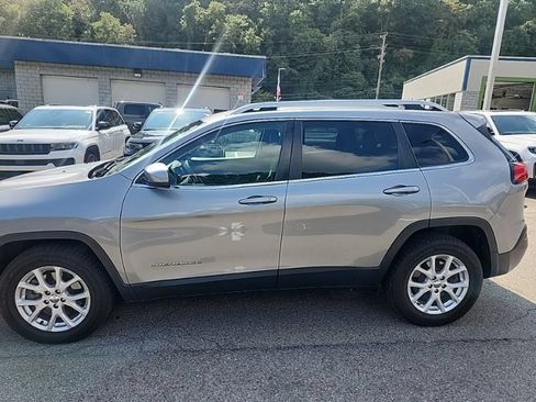 Used 2016 Jeep Cherokee Latitude w/ Cold Weather Group AWD/4WD image 4