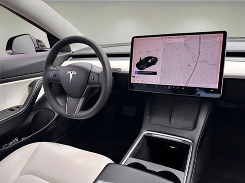 Used 2021 Tesla Model 3 Standard Range Plus RWD image 7