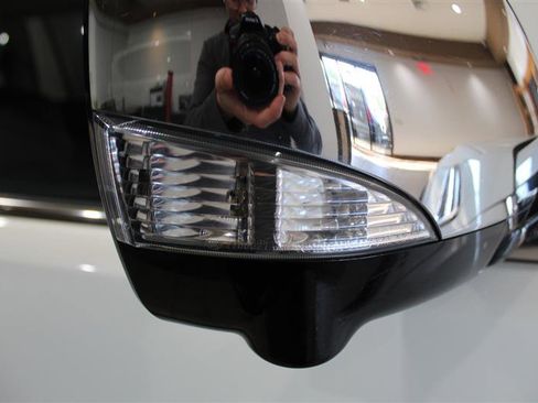 Used 2018 Nissan Armada SL w/ Premium Package AWD/4WD image 12