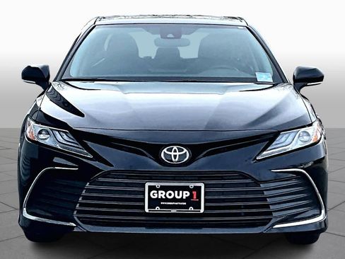 Used 2023 Toyota Camry XLE image 3