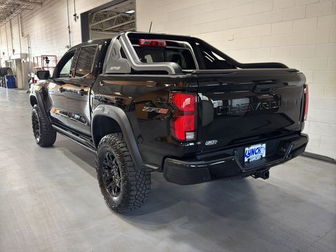 Used 2025 Chevrolet Colorado ZR2 w/ Midnight Edition AWD/4WD image 3