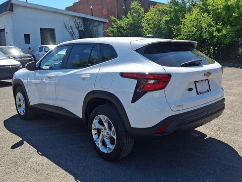Certified 2024 Chevrolet Trax LS w/ LS Convenience Package FWD image 6