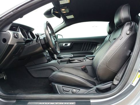 Used 2022 Ford Mustang Premium image 19