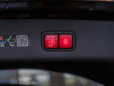 Used 2023 Mercedes-Benz GLC 300 image 34