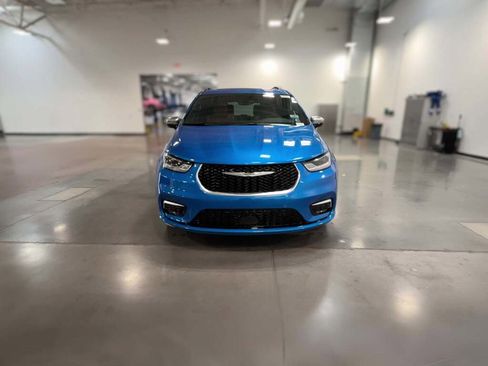 New 2026 Chrysler Pacifica Pinnacle image 2