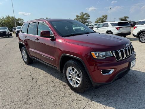 Used 2020 Jeep Grand Cherokee Laredo image 3