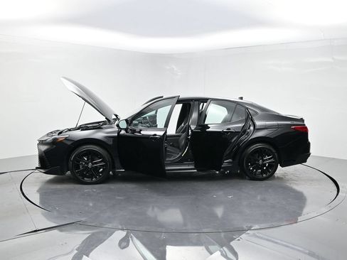 Used 2025 Toyota Camry SE FWD image 30