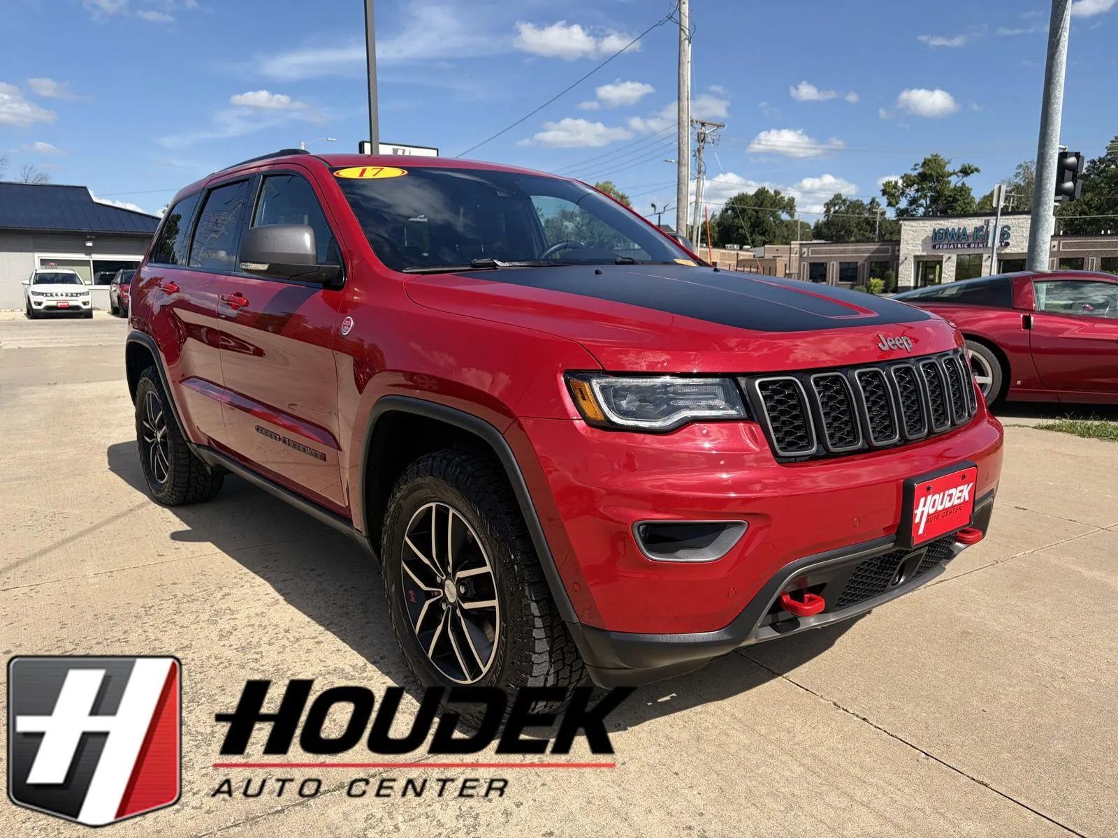 Used 2017 Jeep Grand Cherokee Trailhawk w/ Trailhawk Luxury Group AWD/4WD image 1