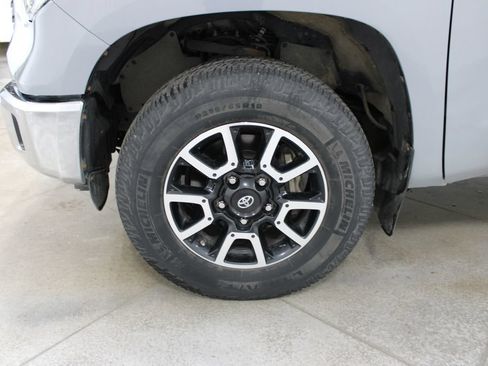 Used 2018 Toyota Tundra SR5 w/ TRD Off Road Package AWD/4WD image 39