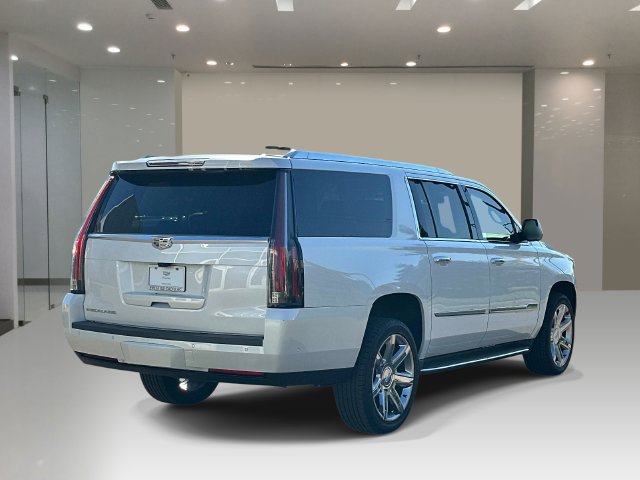 Used 2017 Cadillac Escalade ESV Luxury AWD/4WD image 4
