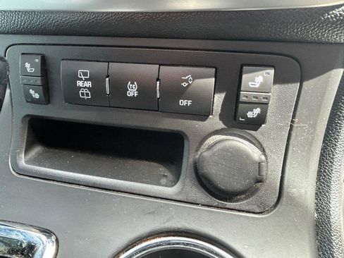 Used 2013 GMC Acadia SLE FWD image 26