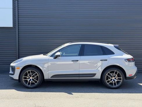 Certified 2023 Porsche Macan AWD/4WD image 2