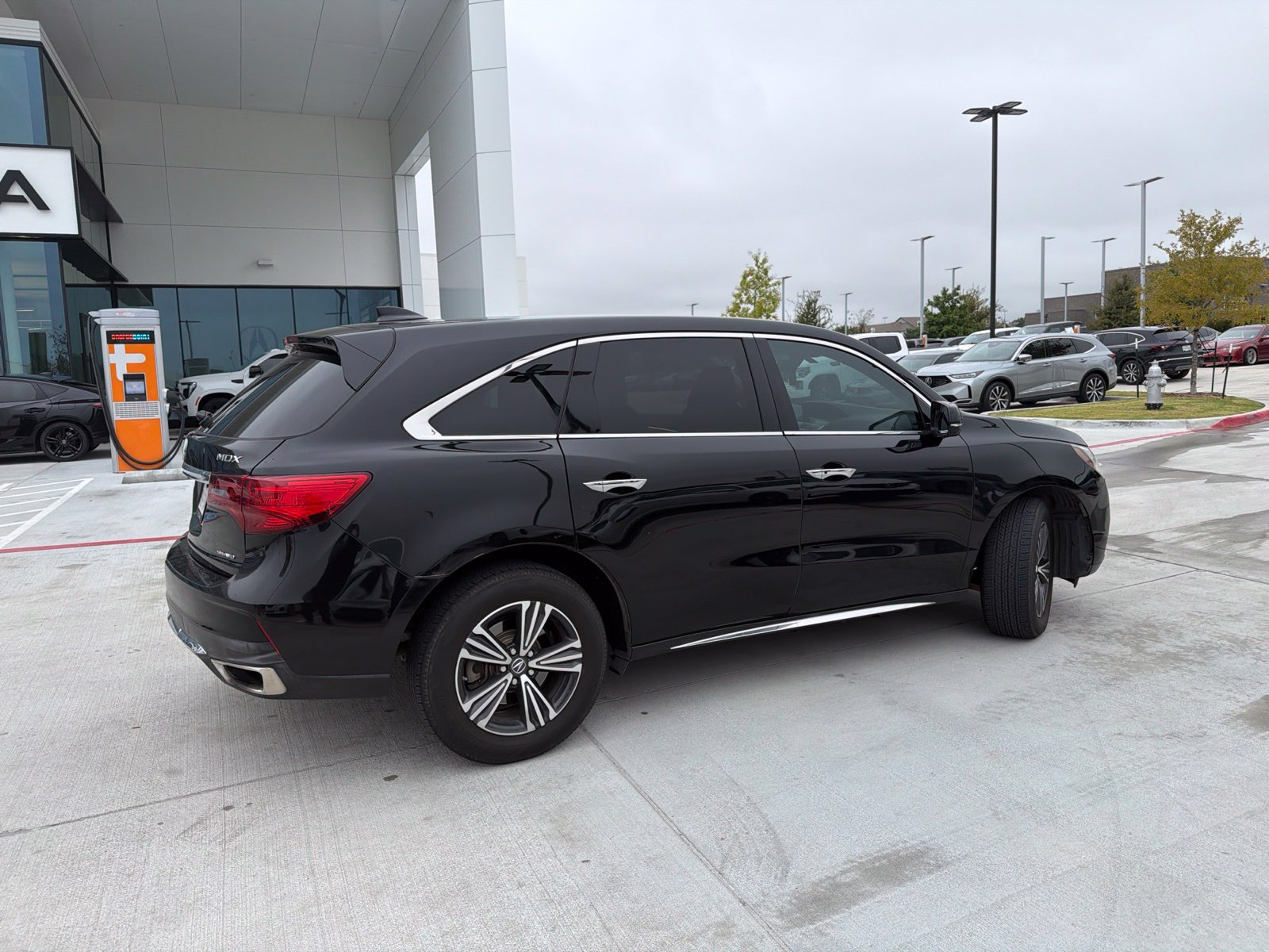 Used 2018 Acura MDX SH-AWD image 2