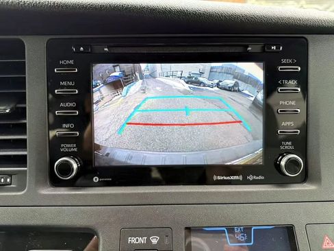 Used 2018 Toyota Sienna LE FWD image 20