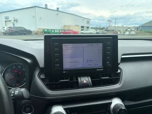 Used 2021 Toyota RAV4 XLE AWD/4WD image 30