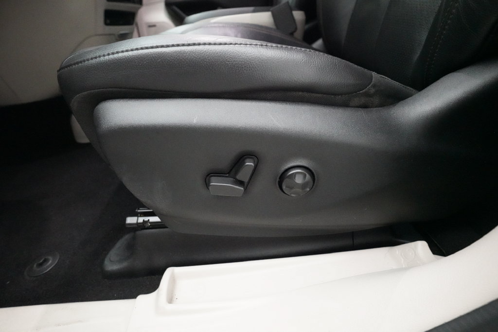 Used 2017 Chrysler Pacifica Touring-L Plus FWD image 29