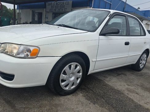 Used 2001 Toyota Corolla LE FWD image 1