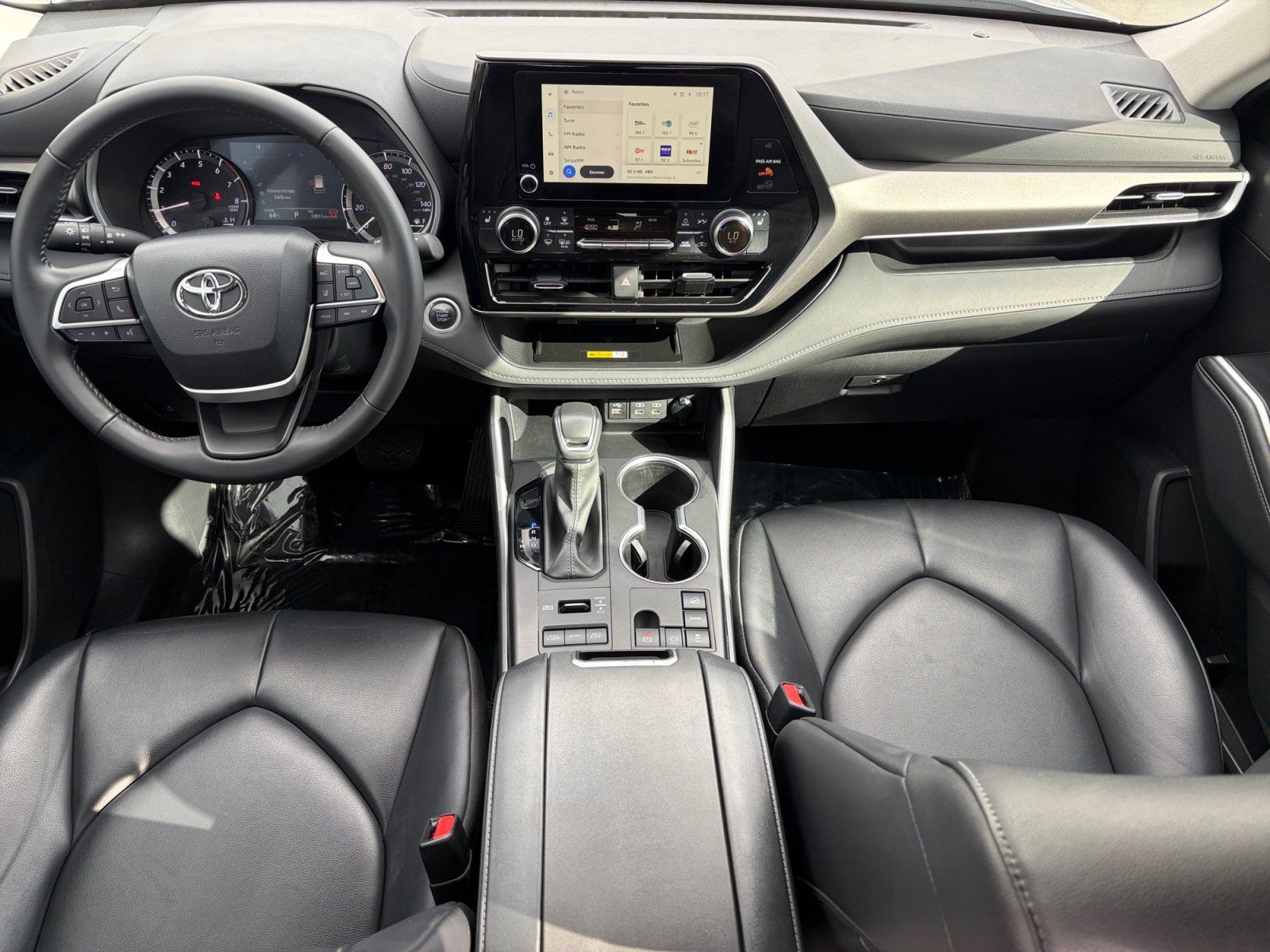 Used 2024 Toyota Highlander XLE AWD/4WD image 24