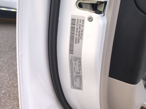 Used 2024 Chrysler Pacifica Touring-L FWD image 31