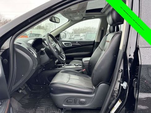 Used 2019 Nissan Pathfinder SL image 3